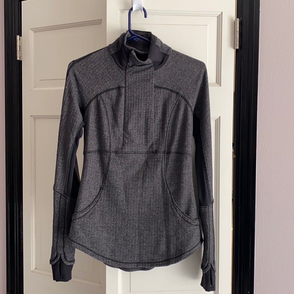 Lululemon base runner Heathered 1/4 zip pullover.